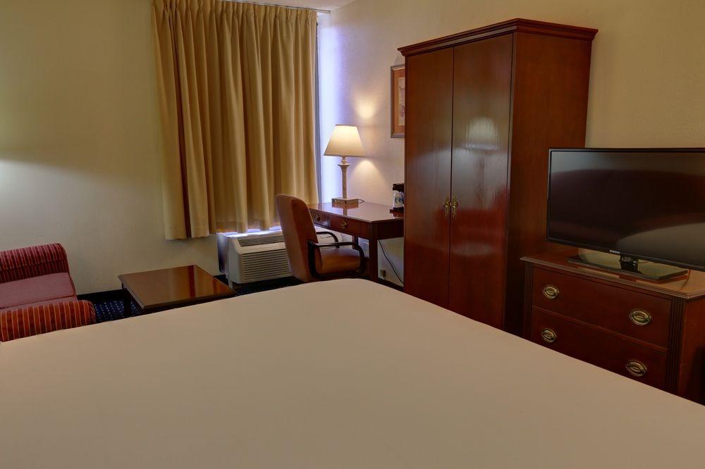 Surestay Plus Hotel By Best Western Chicago Ломбард Экстерьер фото