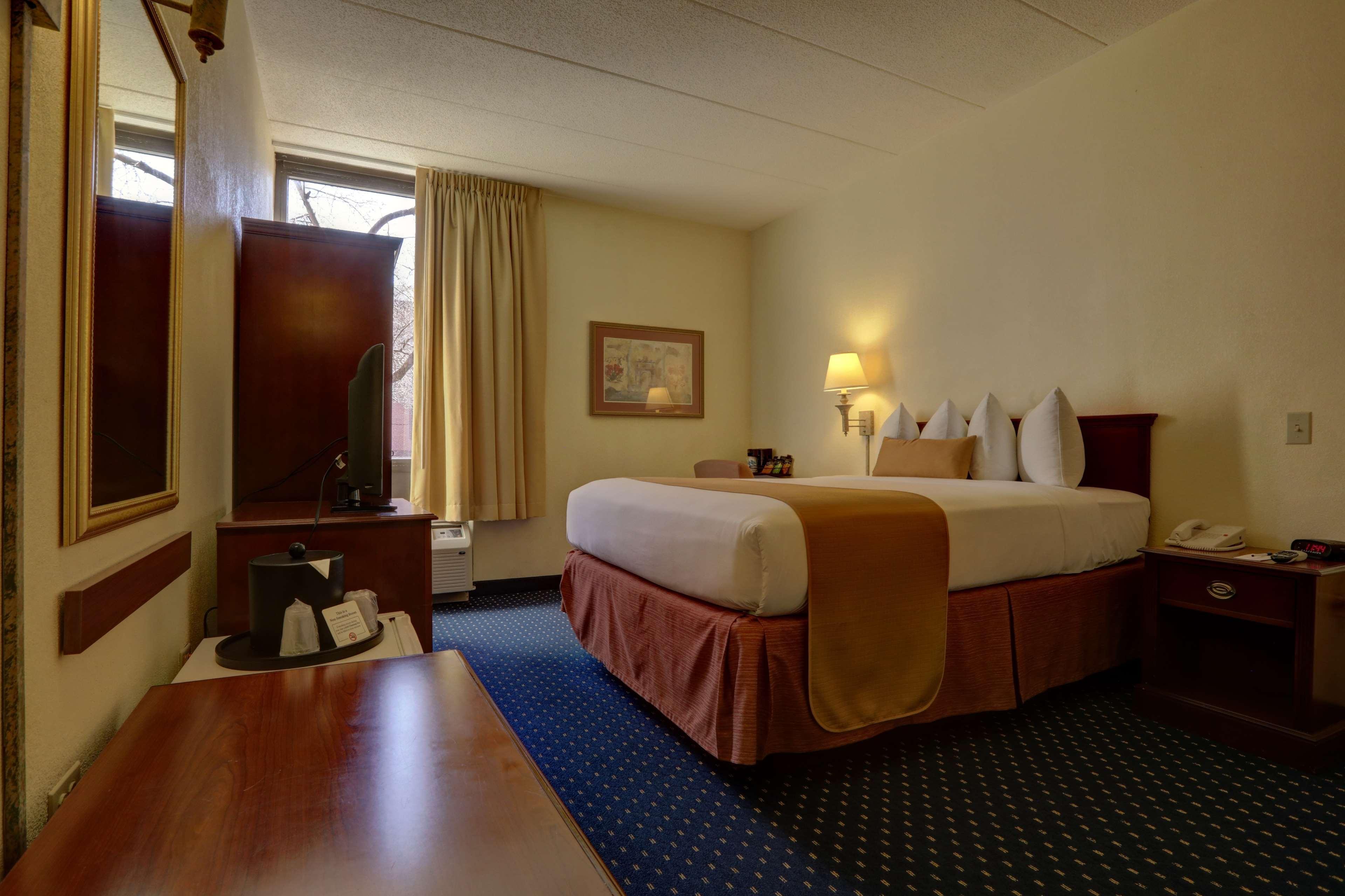 Surestay Plus Hotel By Best Western Chicago Ломбард Экстерьер фото