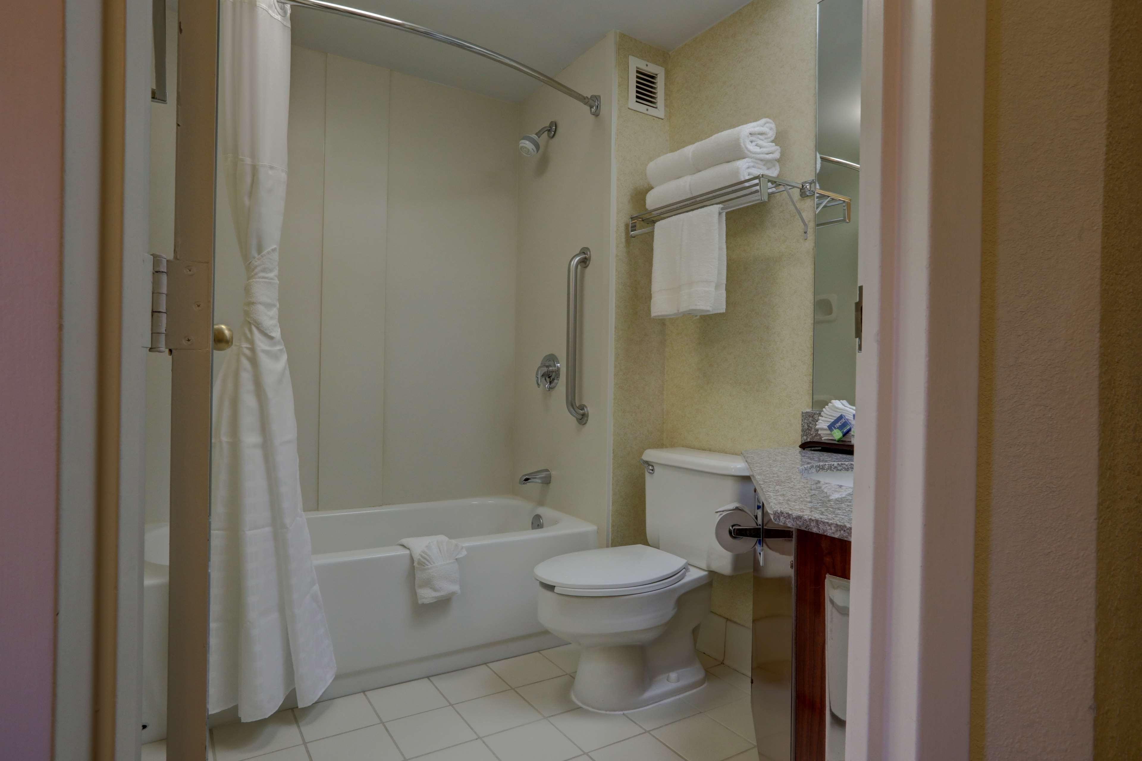 Surestay Plus Hotel By Best Western Chicago Ломбард Номер фото
