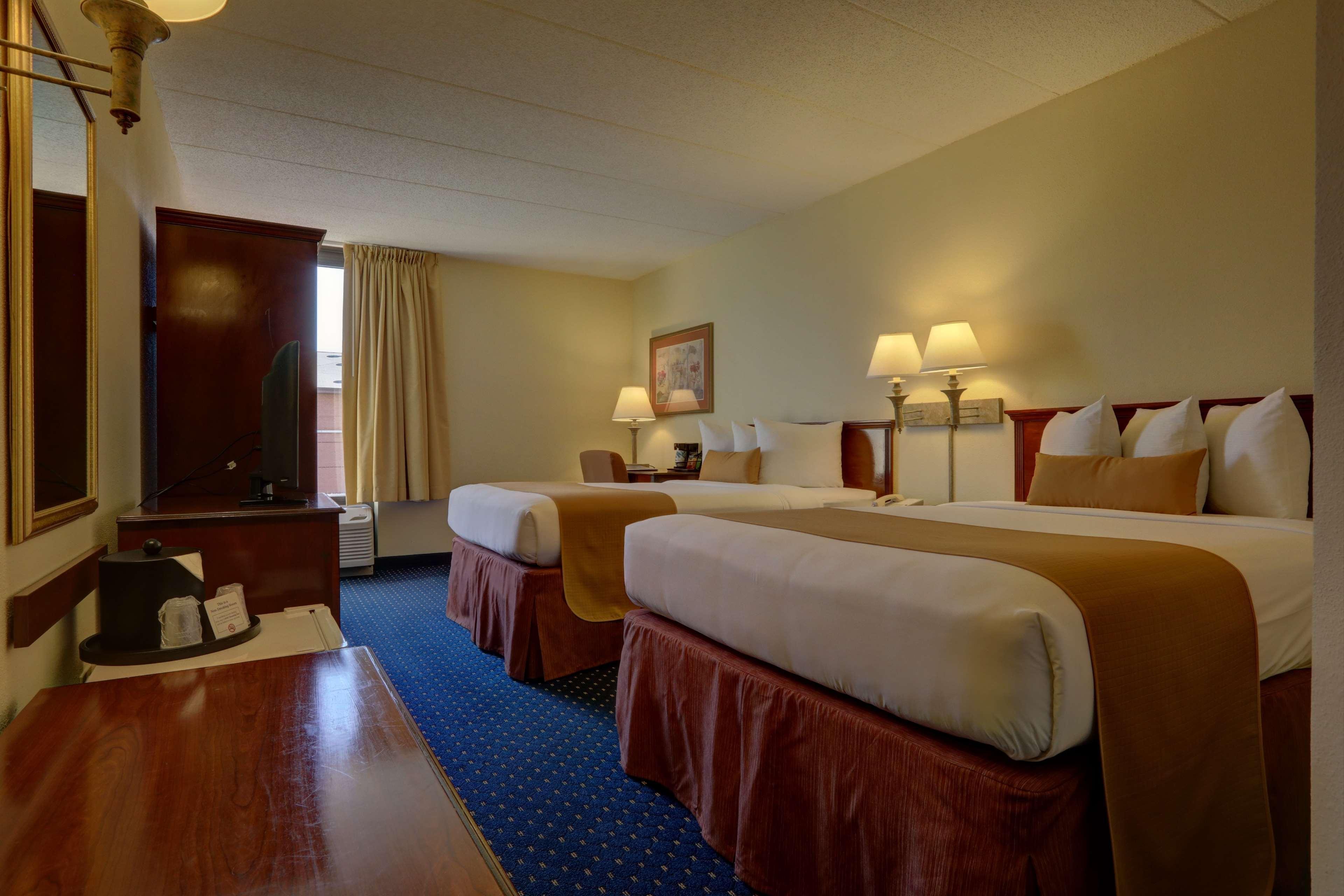 Surestay Plus Hotel By Best Western Chicago Ломбард Номер фото