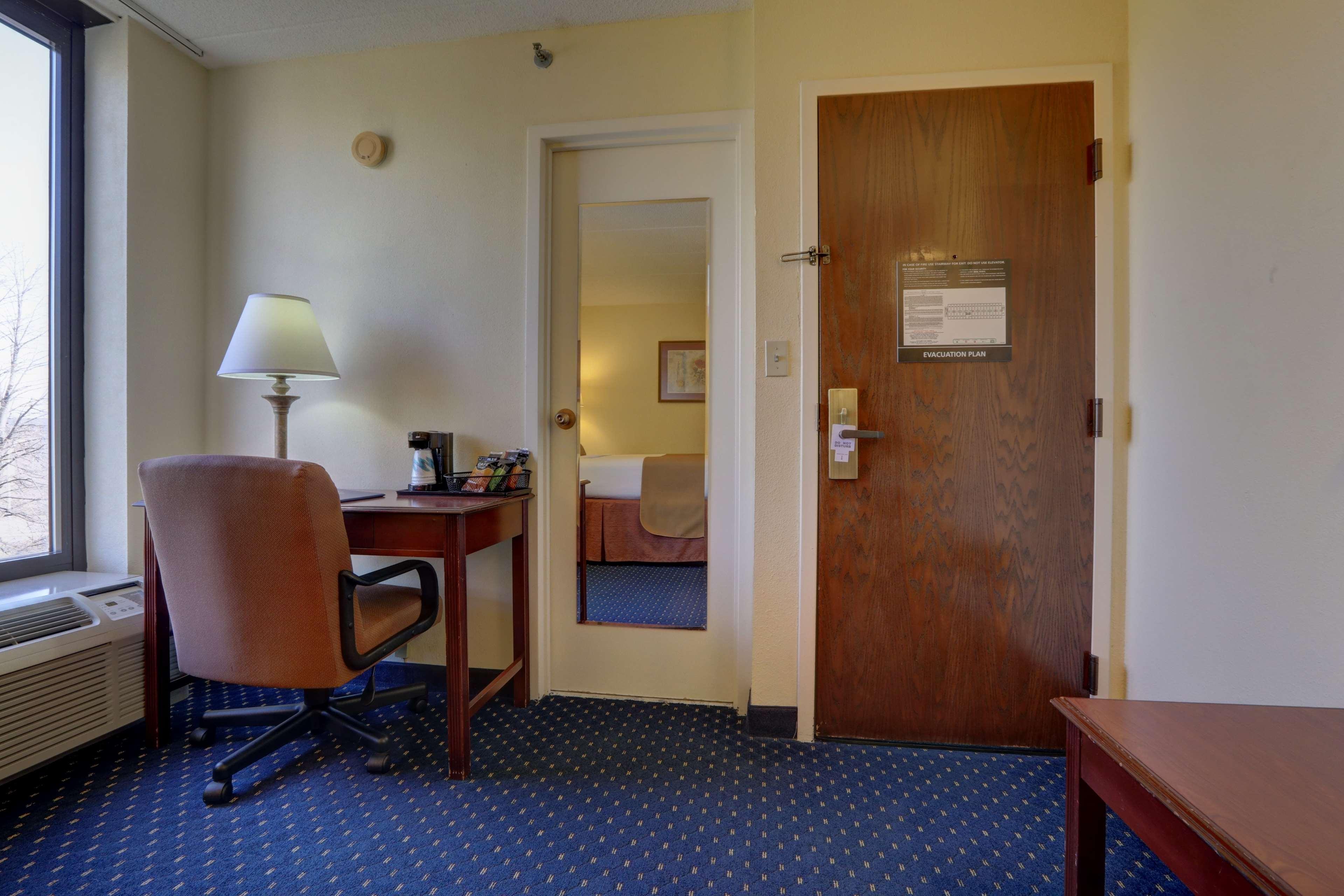 Surestay Plus Hotel By Best Western Chicago Ломбард Номер фото