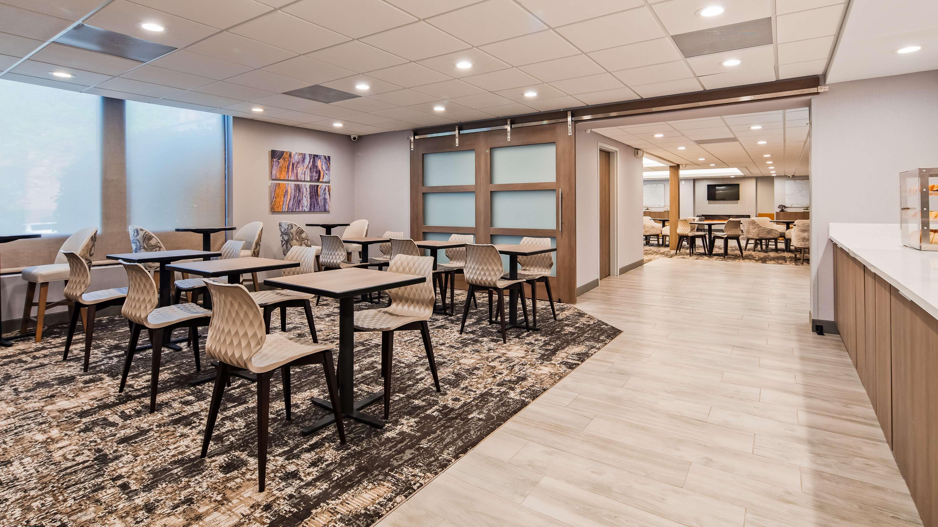 Surestay Plus Hotel By Best Western Chicago Ломбард Экстерьер фото