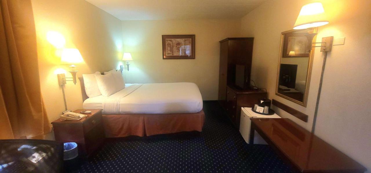Surestay Plus Hotel By Best Western Chicago Ломбард Экстерьер фото