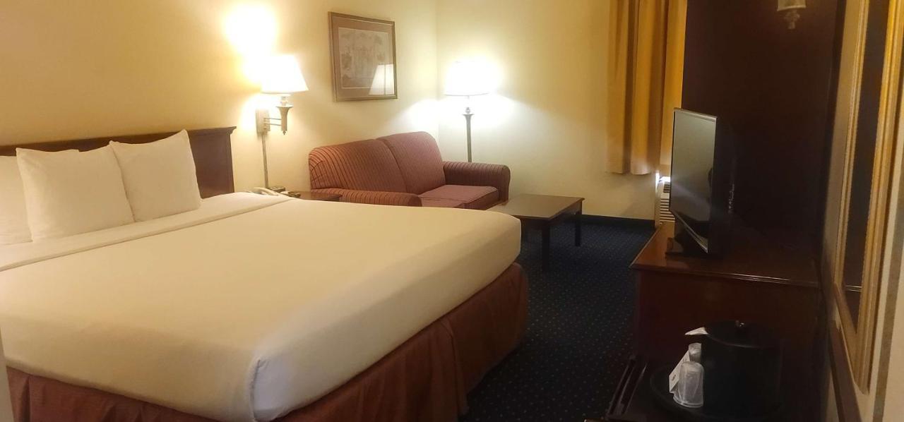 Surestay Plus Hotel By Best Western Chicago Ломбард Экстерьер фото