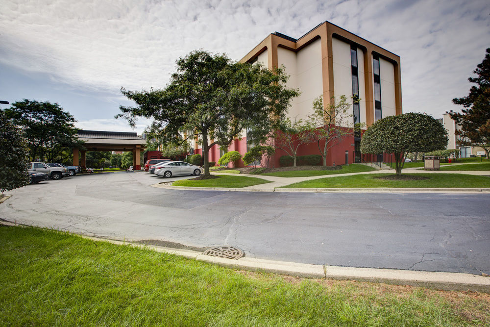 Surestay Plus Hotel By Best Western Chicago Ломбард Экстерьер фото