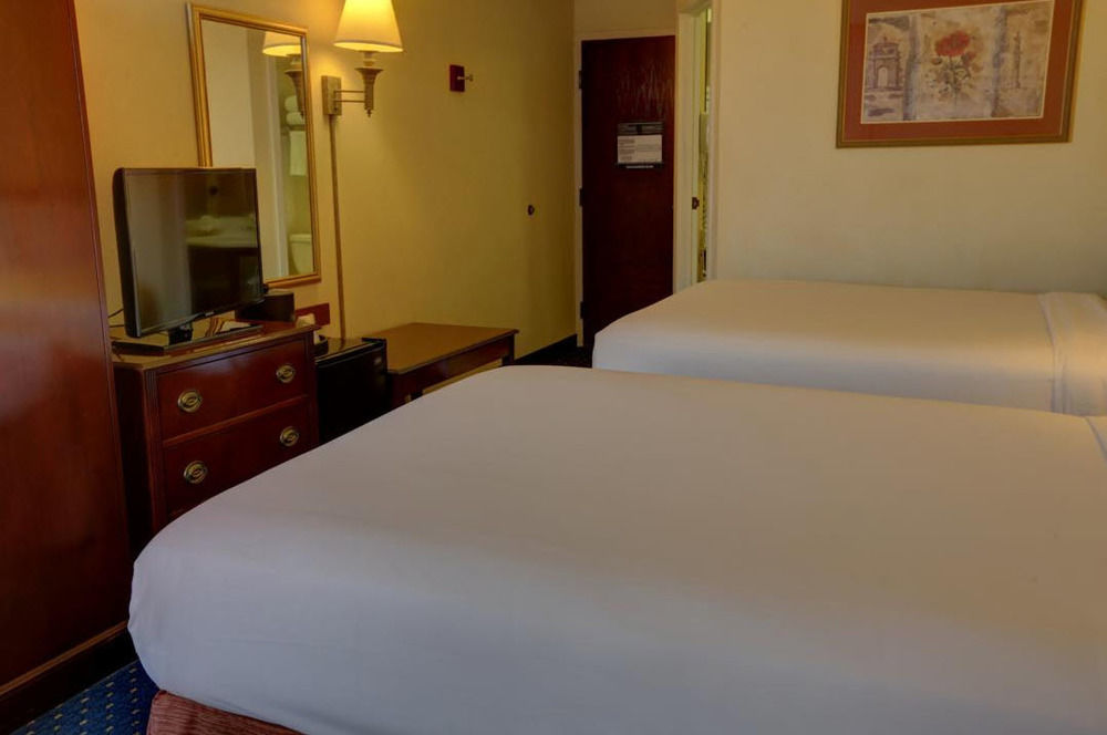 Surestay Plus Hotel By Best Western Chicago Ломбард Экстерьер фото