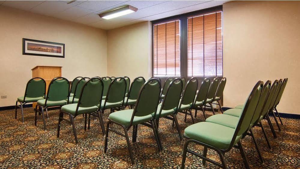 Surestay Plus Hotel By Best Western Chicago Ломбард Экстерьер фото