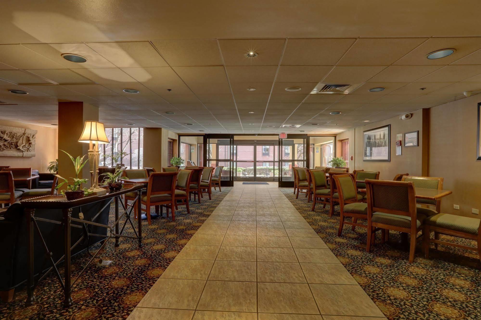 Surestay Plus Hotel By Best Western Chicago Ломбард Экстерьер фото