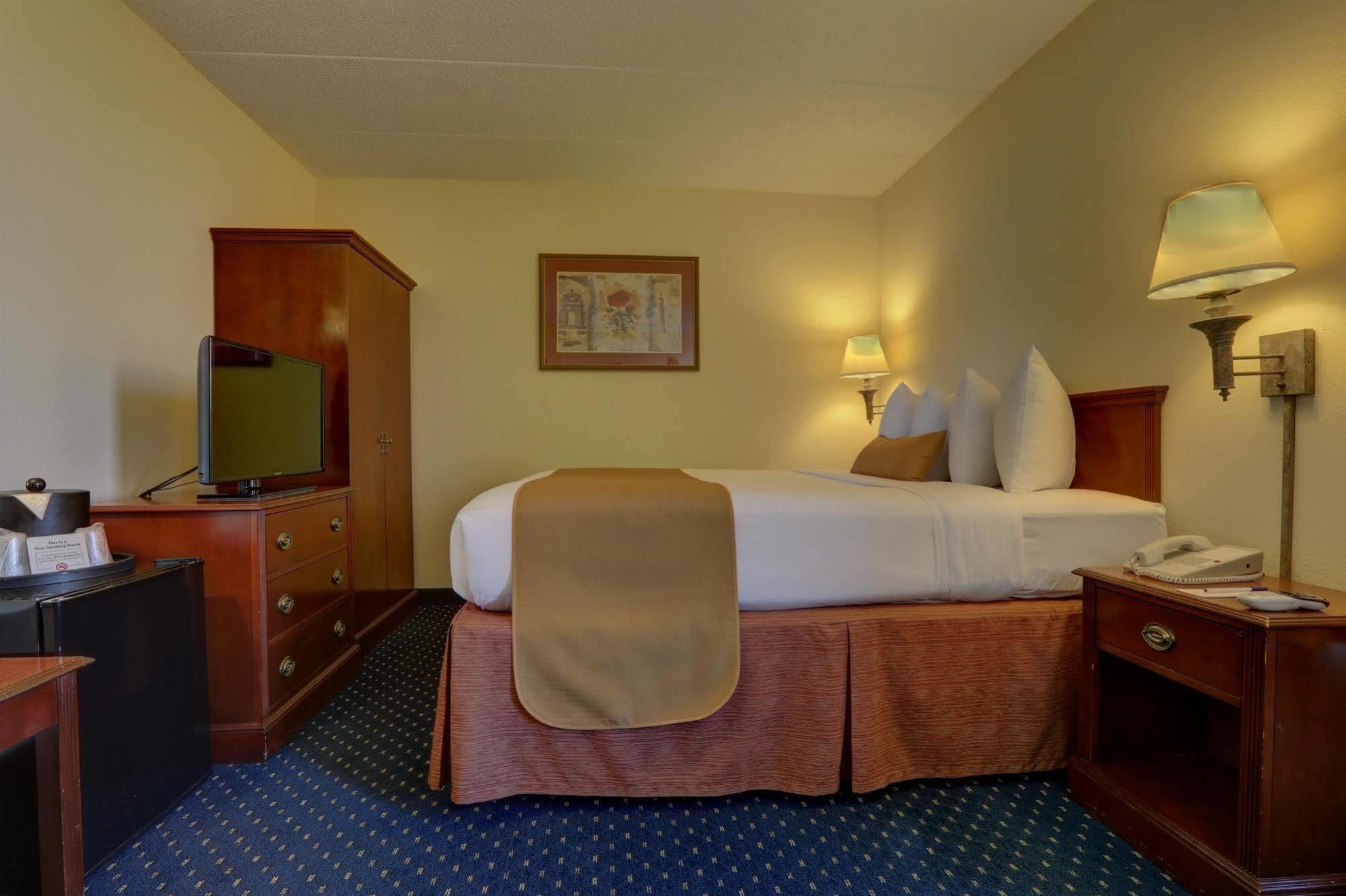 Surestay Plus Hotel By Best Western Chicago Ломбард Экстерьер фото