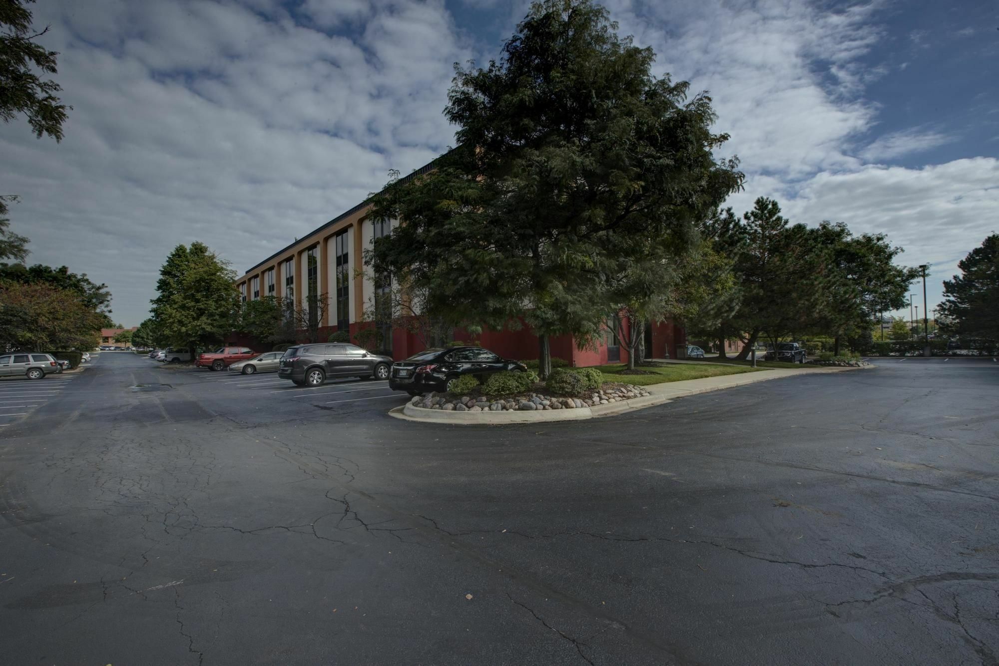 Surestay Plus Hotel By Best Western Chicago Ломбард Экстерьер фото